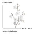 Spilla elegante in argento con fiori di prugno, perle d'acqua dolce e zirconi, 6,2x4,1cm - Argento