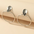 Boucles d'oreilles créoles argentées minimalistes avec clou goutte en métal brossé et cercle - Goutte (S335) / Argent