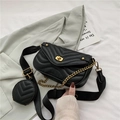Sac noir matelassé en V avec chaîne dorée et petit porte-monnaie assorti - Noir