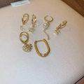 Elegante set de 6 pendientes bañados en oro con estrellas, lunas y perlas de imitación - Chapado en Oro Real Juego de Seis Piezas / Dorado