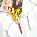 Dettaglio cake topper a doppio strato in acrilico I love you rosso e oro - Rosso e Oro - Cuore I Love You