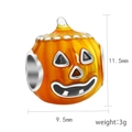 Dettaglio di un ciondolo zucca in smalto arancione con misure 11,5mm per 9,5mm e 3g peso - Ciondolo Zucca di Halloween in Smalto Arancione