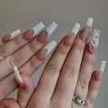 Lange witte Franse plaknagels met 3D-bloemen en steentjes in elegante kistvorm - Witte Franse 3D bloem strass stijl(JP2453)