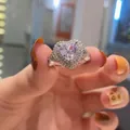 Luxe zilveren ring met hartvormige centrale steen en pavé-zetting op de ringband - Verstelbaar (Maat Zes) / TJZ1040-Hartvorm Stijl