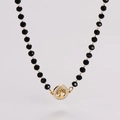 Detail der Lebensbaum-Halskette mit schwarzen Glasperlen und Gold-Anhänger - Halskette