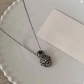 Vintage Edelstahl Kugelkette Halskette mit Herzanhänger aus gepunktetem Stein - Herz-Ring-Stil (Dalmatiner Stein)