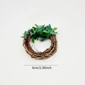 Handgemaakte servetring van 6 cm met bruine takken en groene bladeren versierd - Groen blad rotan servetring