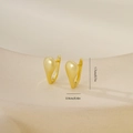 Vue détaillée de boucles d'oreilles goutte d'or, hauteur 1,7 cm et largeur 0,9 cm - Une Paire / Or (P31496k4)
