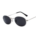 Occhiali da sole ovali rétro con montatura in metallo argento e lenti grigio scuro - Montatura Argento Lenti Grigio Nero C4