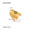 Dettaglio dell'anello in acciaio inossidabile dorato con pietra verde e venature - JDR2303009 [Collana]