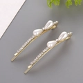 Eleganti fermagli per capelli dorati con perle bianche a goccia e strass lucenti - Stile Papillon