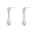 Dettaglio degli orecchini a goccia in metallo argentato con finitura a specchio - Stile VE1094 / Oro Bianco