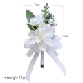 Hochzeitsanstecker mit weißen Seidenblumen, grünen Blättern und Perlenverzierung - Stil 2 (XH-2024009-2)