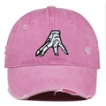 Rosa Baseballkappe im Used-Look mit Wednesday Addams Stickerei und Rissen im Stoff - Einheitsgröße / Rosa
