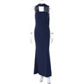 Dettaglio dell'abito a sirena blu navy che mostra il tessuto elasticizzato e la vita alta - S / Blu Notte