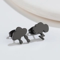 Vue macro de boucles d'oreilles nuage asymétriques noires avec détails de pluie et éclair - Nuage Météo (Noir)