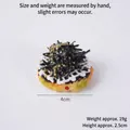 Portachiavi modello di torta di gamberi realistico da 4 cm con dettagli di salse e decori - Tortino di Gamberetti alle Alghe-Senza Gancio