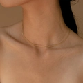 Minimalistische 18K vergoldete Edelstahl Schlangenkette für Damen am Hals getragen - Gold (JZ-N246192G)