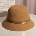 Chapeau de soleil marron tissé pour femme avec sangle en cuir et boucle dorée - M / Kaki