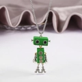 Dettaglio del ciondolo robot punk con arti mobili in finitura verde e bronzo - Verde
