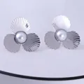 Silver flower-shaped earrings with striped petals and white pearl center stud - Silver XLEH038-1 (Pearl Clover)