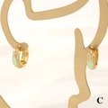 Detail von 18K vergoldeten Ohrringen mit mintgrüner Emaille und glänzendem Zirkon - Blassgrün
