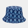 Detail van de donkerblauwe vissershoed met Hamsa en Boze Oog geborduurde patronen - Eén maat / Donkerblauw