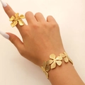 Elegante set con anello e bracciale a fiore dorato con incisioni dettagliate da donna - Set Bracciale e Anello Fiore 3D con Texture Radiale