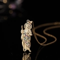 Collier pendentif Saint Jude doré avec incrustations de pierres de zircone colorées - Saint Jude Zirconium Coloré