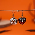 Orecchini asimmetrici di Halloween con zucca di strass e ciondolo a cuore fantasma - Cuore di Zucca Asimmetrico (WH1284)