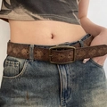 Brauner Vintage-Ledergürtel mit Prägung und Bronzeschnalle für den Y2K-Stil - Braun