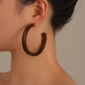 Retro coffee brown tortoiseshell resin C-shaped hoop earrings worn by a model - Amber Pattern C-Shape Large Hoop Earring Style (2443)