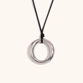 Minimalistische zilveren roestvrijstalen ringhanger ketting met dik zwart koord - O-ring Hanger Ketting-Zwart Koord / Staalkleur