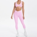 Details des rosa Yoga-Sets mit hoch taillierter Leggings und Kontrastpaspeln - Kirschblütenrosa