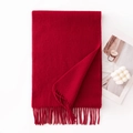 Sciarpa in lana rossa tinta unita con frange, effetto cashmere per l'inverno - Bordeaux Chiaro