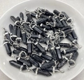 Schwarzer sechseckiger Anhänger in Projektilform mit silberner Metallöse für Schmuck - Anhänger mit Halskette / Schwarzer Türkis
