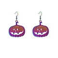 Vue détaillée de boucles d'oreilles citrouille d'Halloween avec plaquage dégradé coloré - Tête de Citrouille