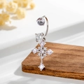 Zilverkleurige navelpiercing met een kruishanger en fonkelende witte edelstenen erop - Blauw-Paars