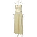 Robe d'été jaune à pois noirs avec col licou et coupe longue élégante pour femmes - S / Jaune