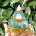 8cm crystal gravel pyramid with green stones and golden lotus flower sphere inside - 8cm / Opal Ball Green Aventurine Lotus
