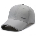Casquette de sport grise à séchage rapide avec trous laser respirants et lettrage mode - Réglable / Gris clair