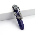 Détail du pendentif hexagonal en lapis-lazuli avec décor floral en métal argenté - Lapis-lazuli