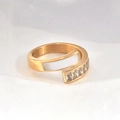 Detail of 18k gold plated steel ring with white shell and rectangular zircon accents - US 5 / Gold
