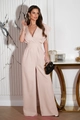 Detalle del elegante mono beige con cuello en V y pierna ancha usado por la modelo - S / Albaricoque