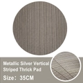 Sottopiatto rotondo in PVC grigio argento da 35 cm con trama a grana di bambù verticale - Argento Metallico Motivo Verticale