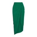 Smaragdgroen badpak met hoge taille, knoopdetail en een asymmetrische wikkelrok afwerking - Enkele Sarong Rok