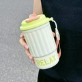 Mug à café en acier inoxydable à texture, couvercle vert et dragonne de transport rose - 500ml / Tasse à Café 101 Vert