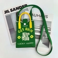Détail du sac de téléphone en tricot vert avec poignées jaunes et broderie Lucky Happy - S'Enrichir (Vert)