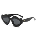 Gafas de sol punk con forma de labios, montura negra y detalles de estrellas doradas - Montura Negra Lentes Gris Negro