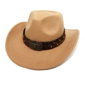 Détail du chapeau de cowboy en laine camel avec bande léopard et boucle tête de taureau - M (56-58cm) / Chameau